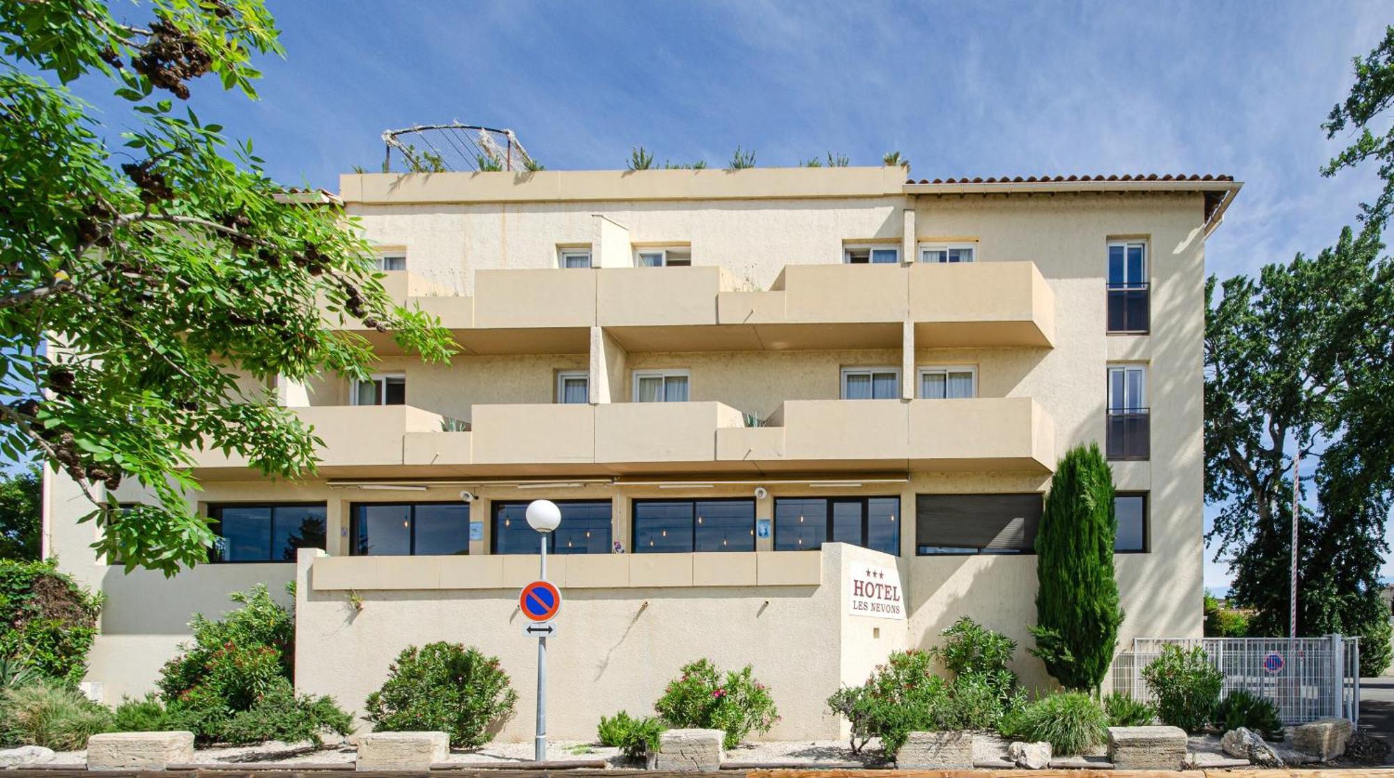 Hotel Les Nevons L'Isle-sur-la-Sorgue Exterior photo
