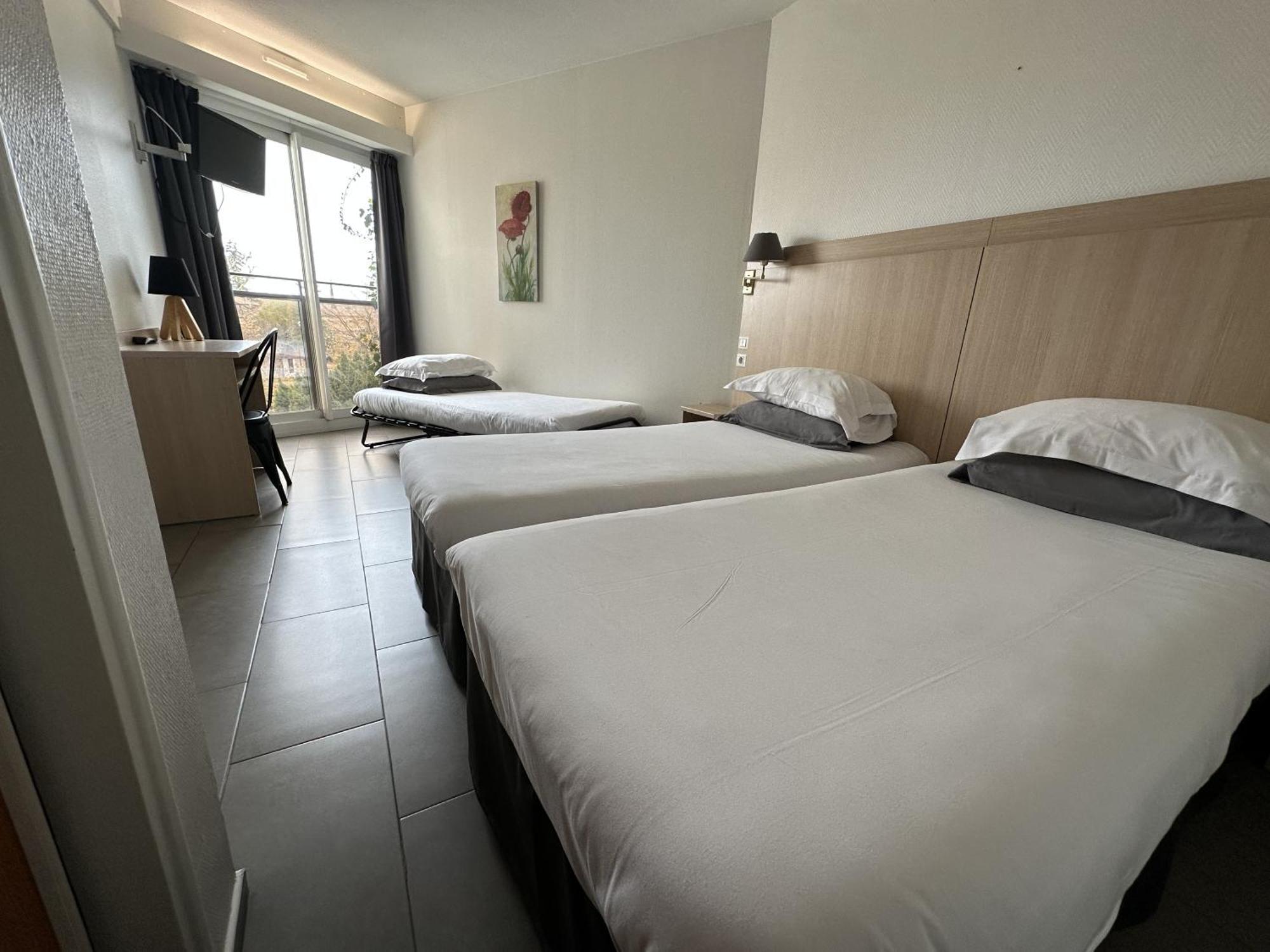 Hotel Les Nevons L'Isle-sur-la-Sorgue Room photo