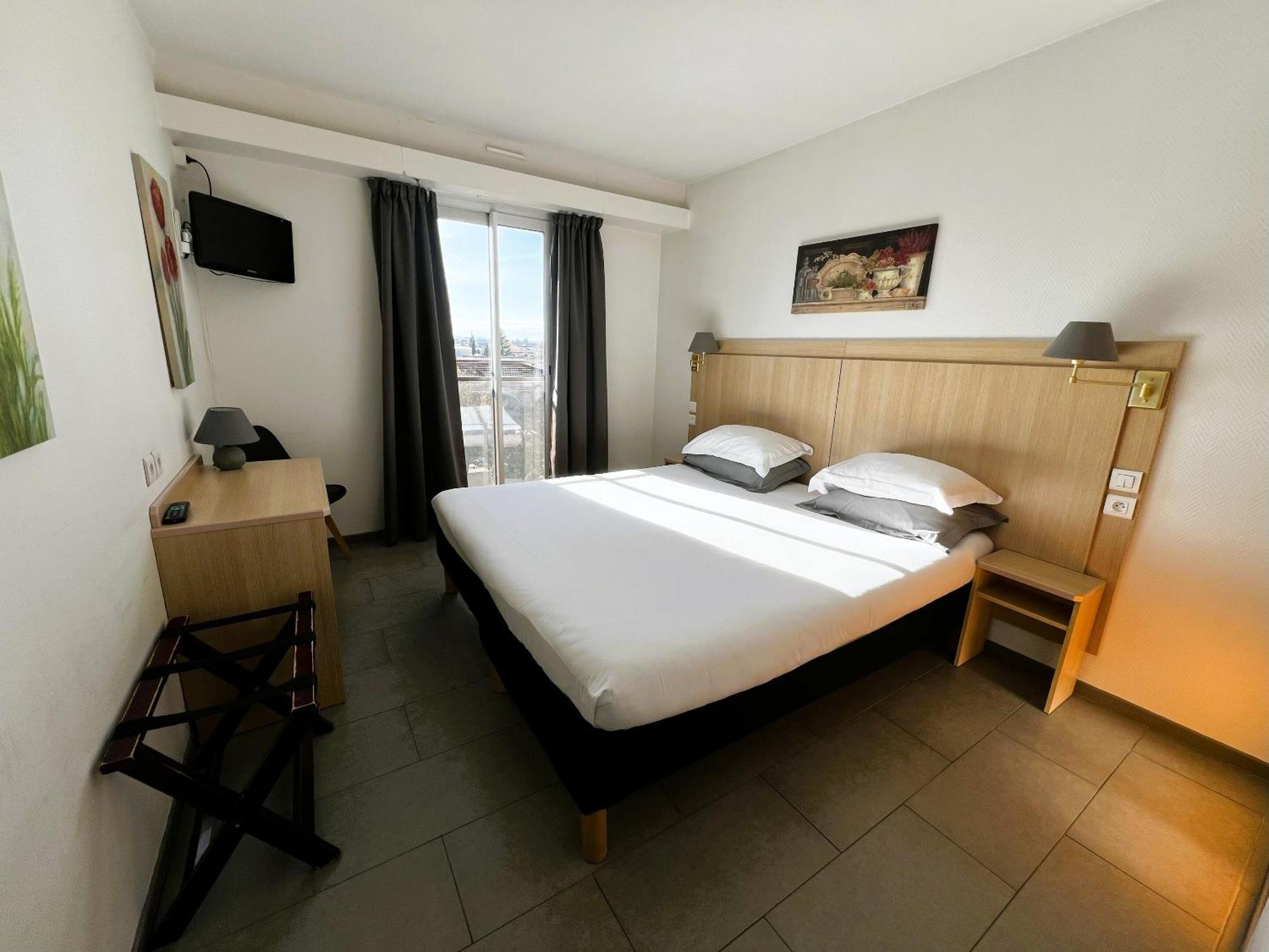 Hotel Les Nevons L'Isle-sur-la-Sorgue Room photo