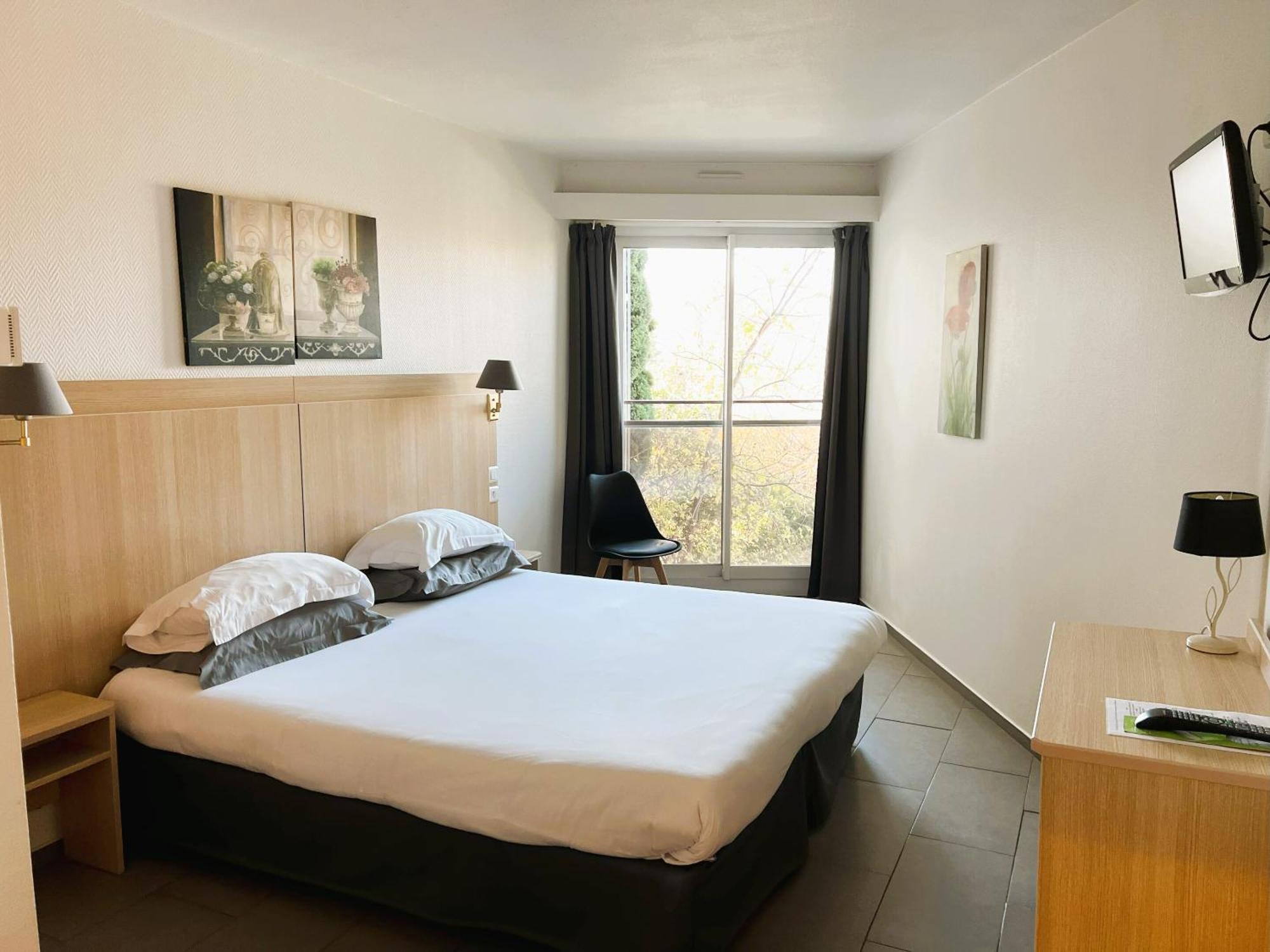 Hotel Les Nevons L'Isle-sur-la-Sorgue Room photo