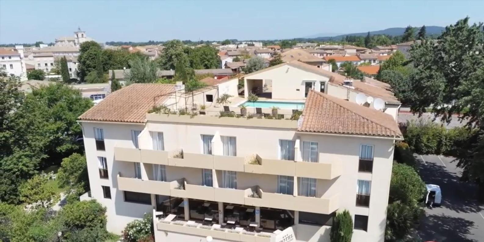 Hotel Les Nevons L'Isle-sur-la-Sorgue Exterior photo